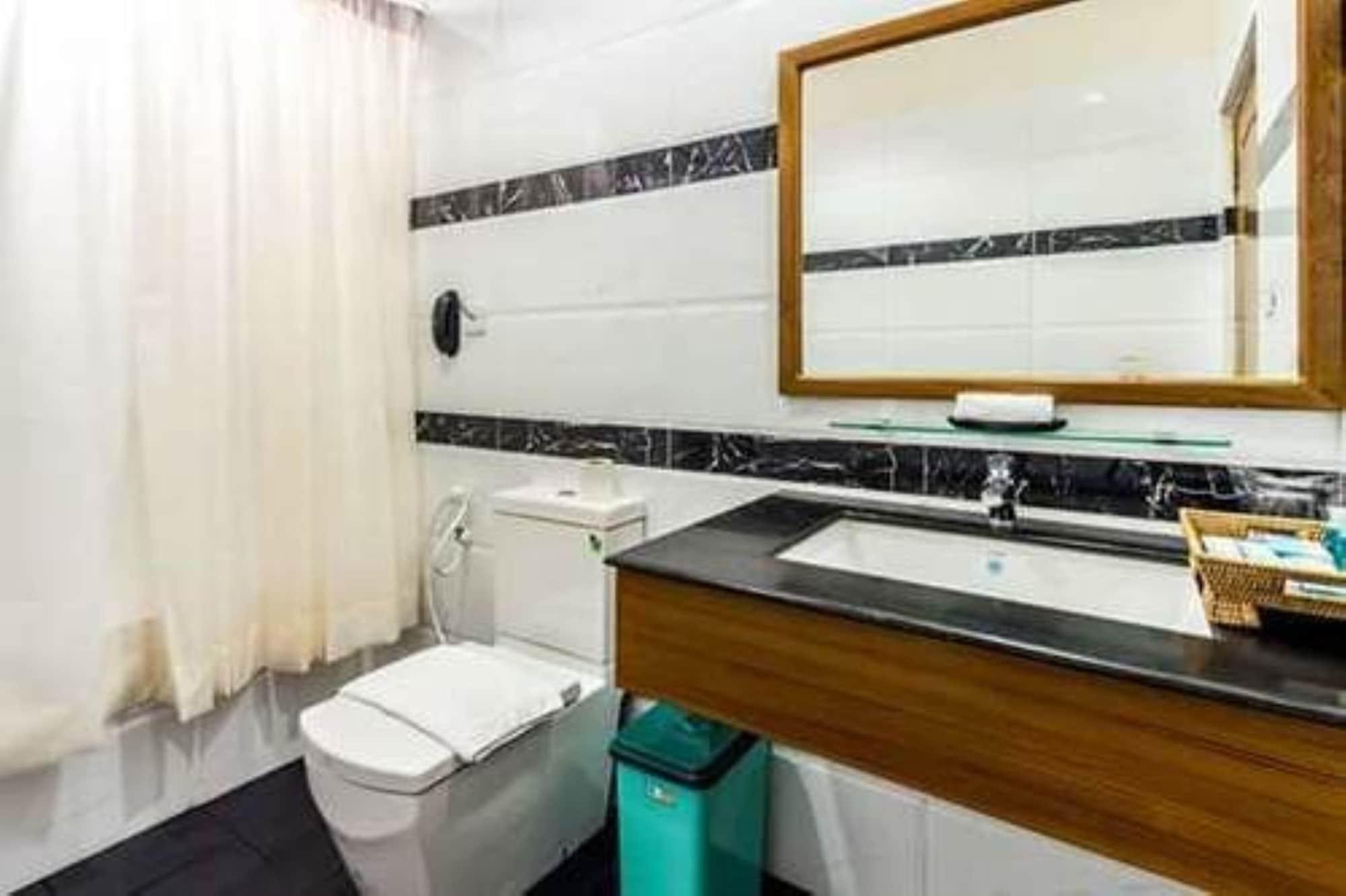 Hotel 7 Mile Янгон Екстер'єр фото
