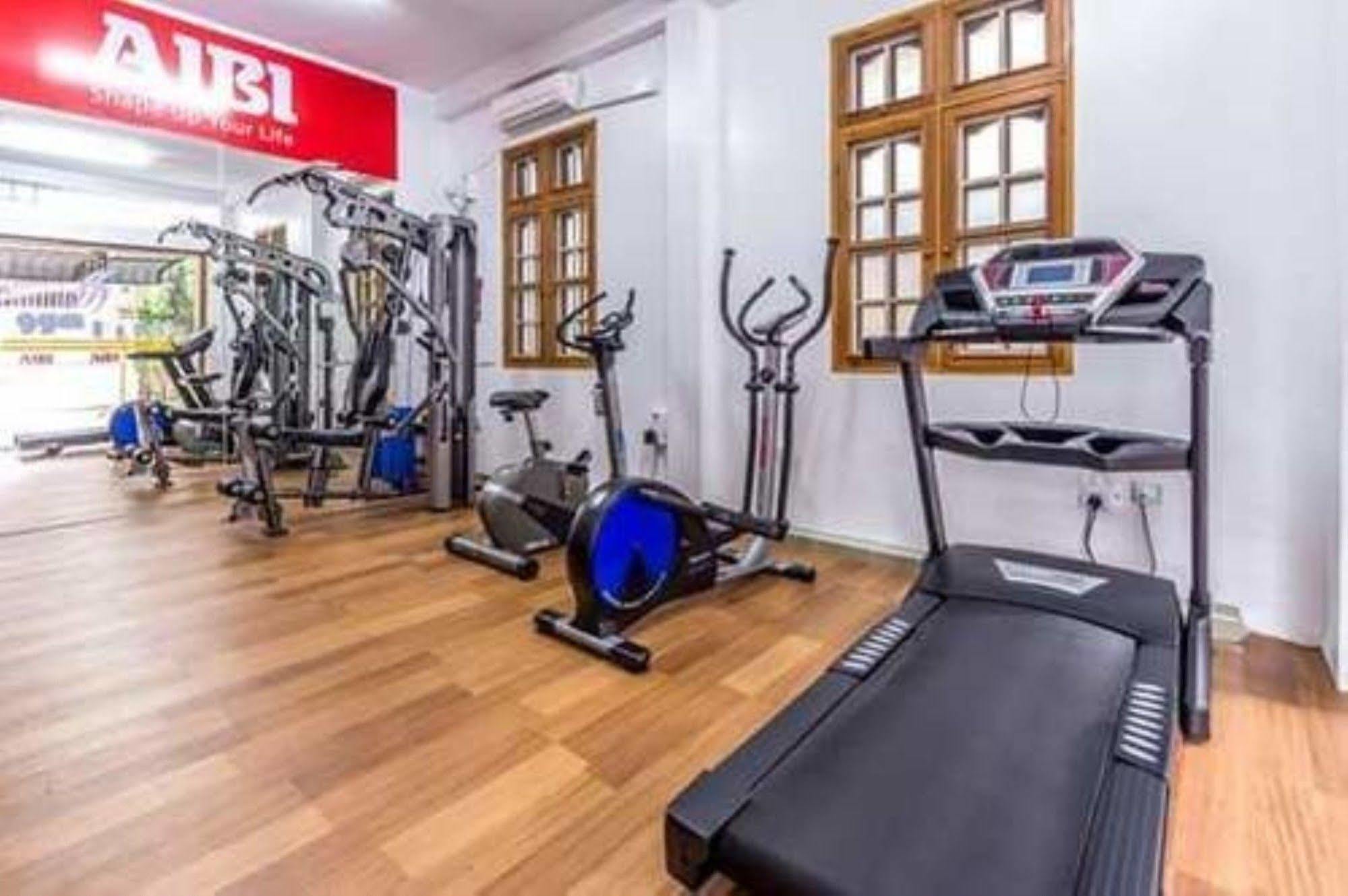 Hotel 7 Mile Янгон Екстер'єр фото