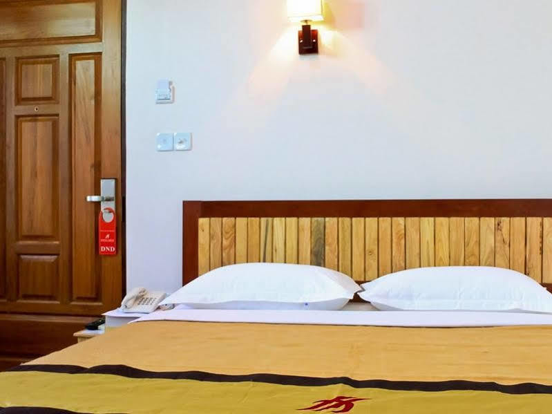 Hotel 7 Mile Янгон Екстер'єр фото